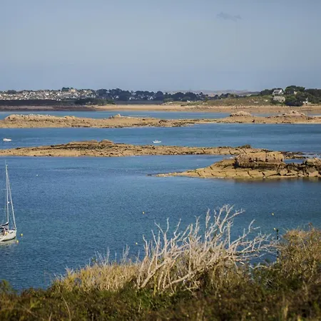 Les Pieds Dans L'eau Hébergement de vacances Kerjagu